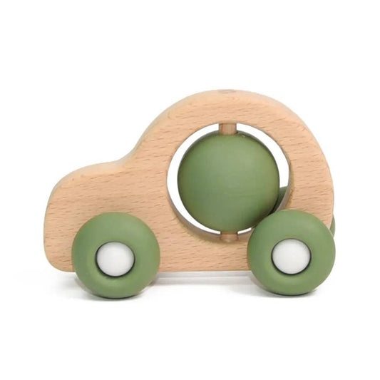 Petite voiture en bois avec roues en silicone verte