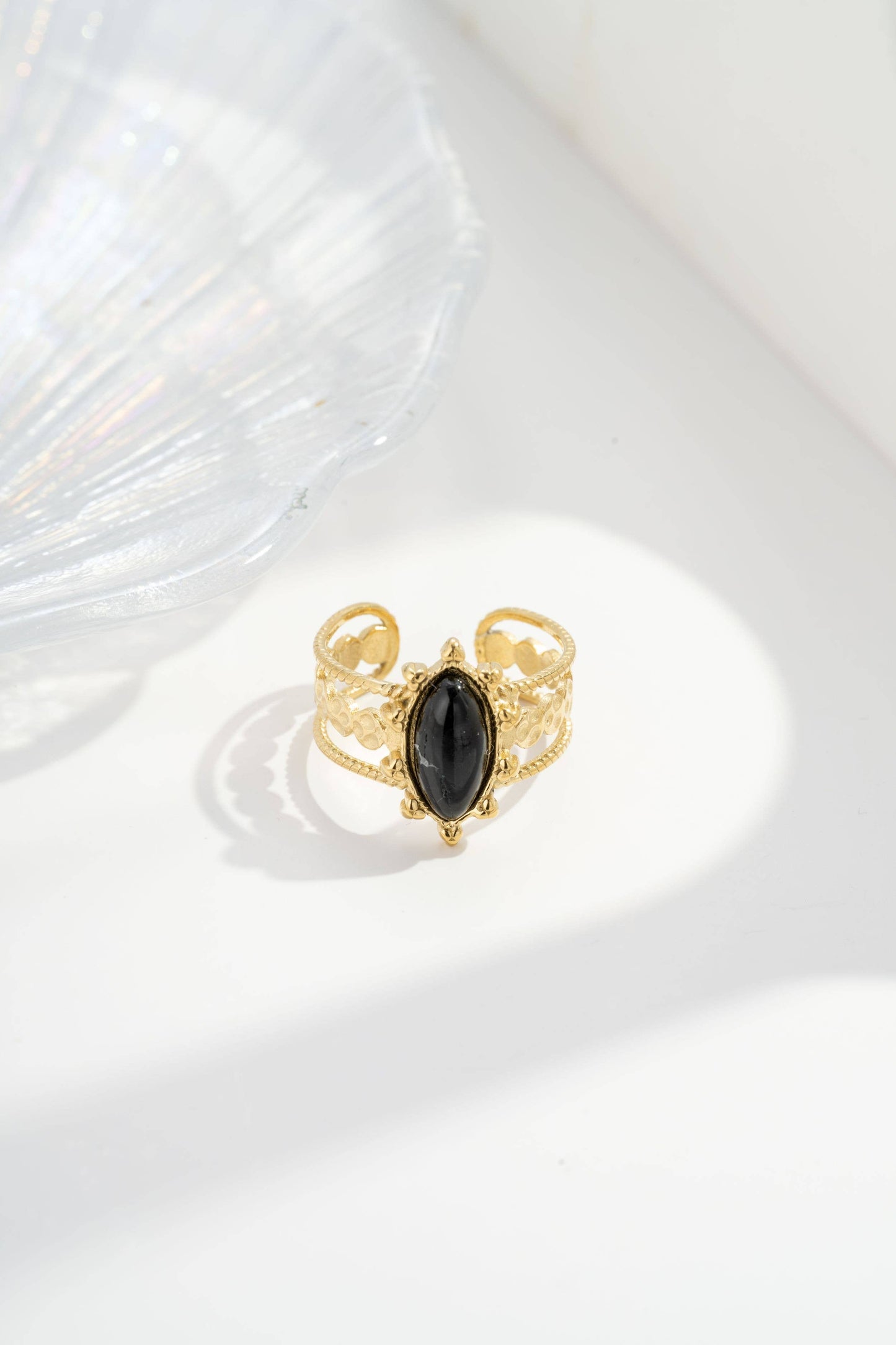 Bague Dorée Pierre Noire ajourée Acier Inoxydable