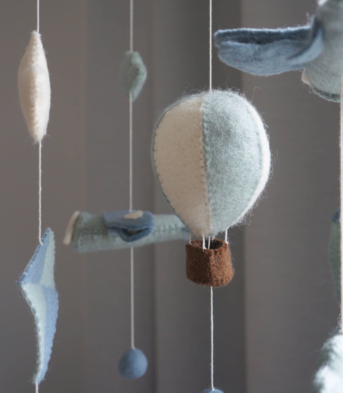 Mobile, montgolfière/avion/cerf-volant, bleu