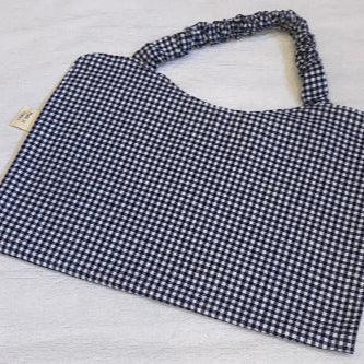 Bavoir cantine - petits carreaux bleu