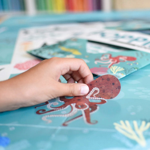 Poster pédagogique - Animaux marins avec 59 stickers repositionnables