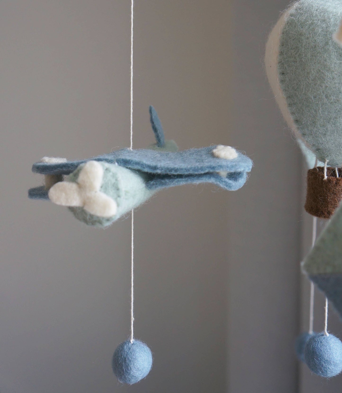 Mobile, montgolfière/avion/cerf-volant, bleu