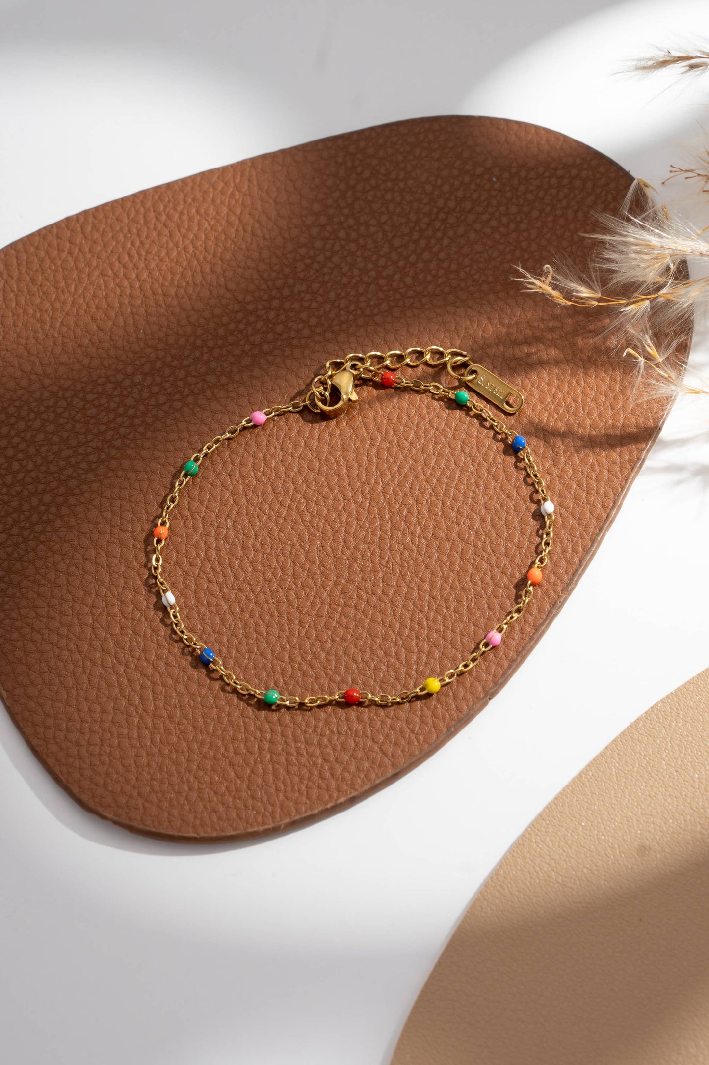 b’Bracelets dorés perles fines colorées femme élégant