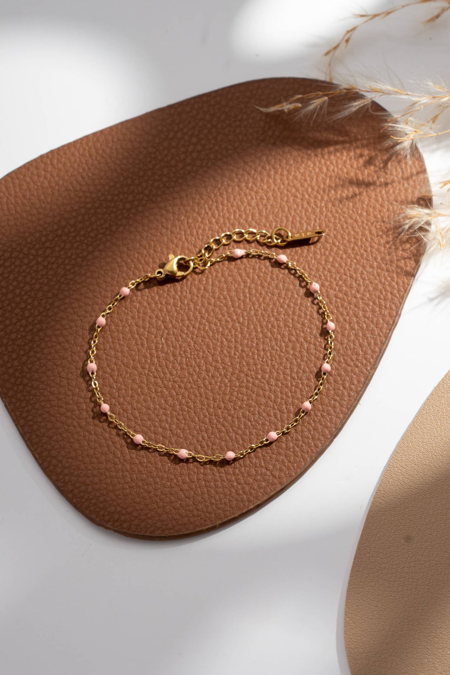 b’Bracelets dorés perles fines colorées femme élégant
