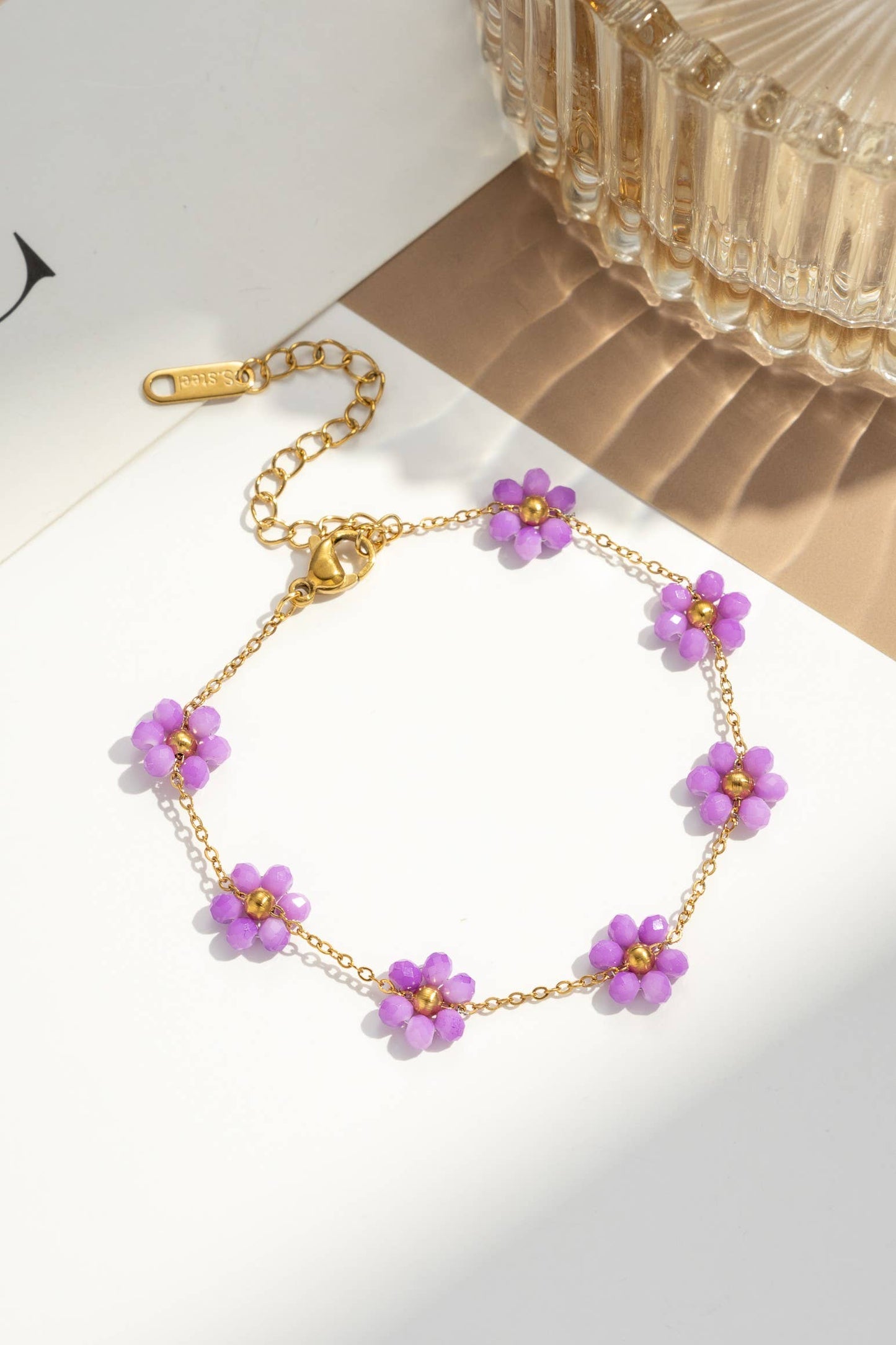 Bracelets fleur dorés perles colorées