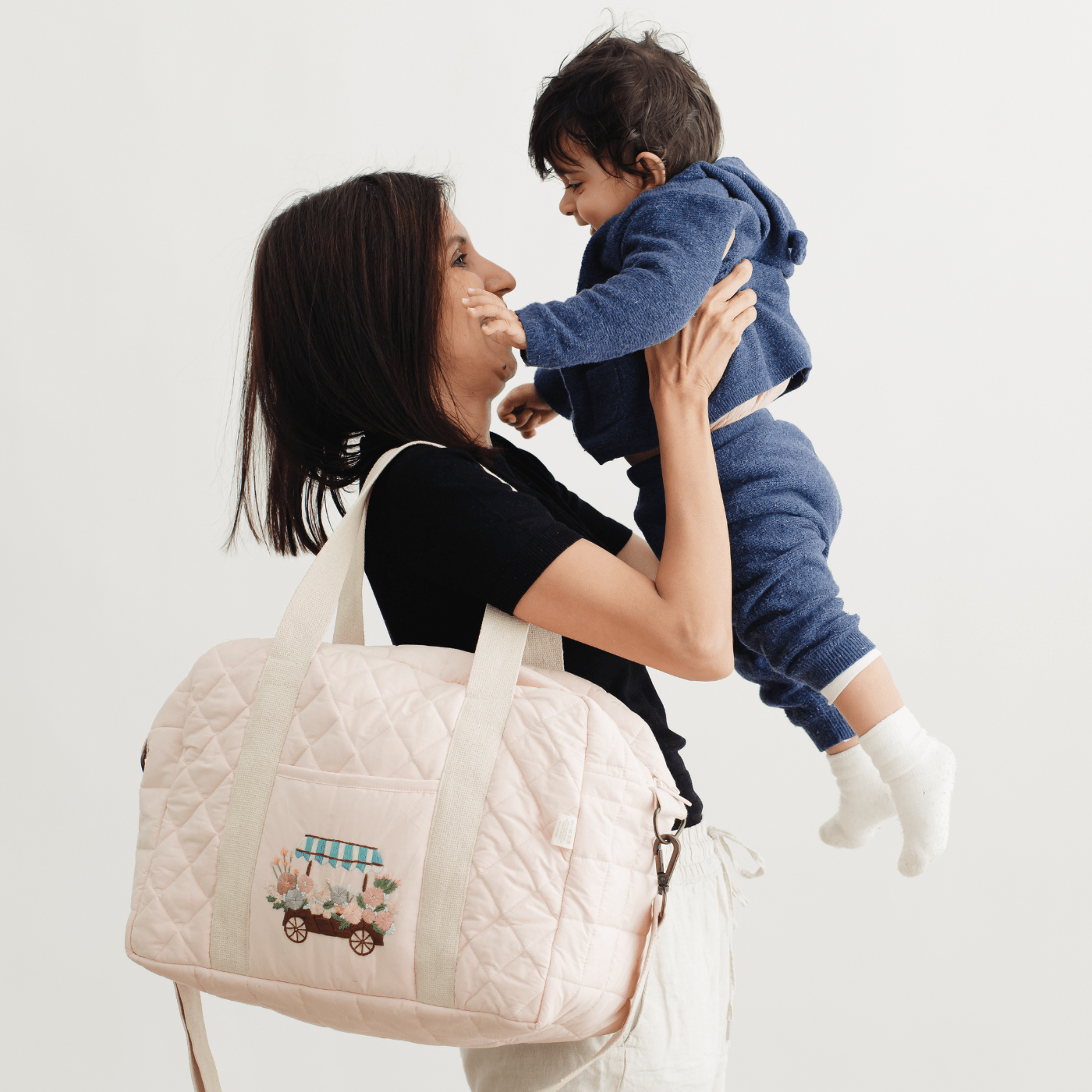 Sac à langer brodé à la main, motif chariot de prairie