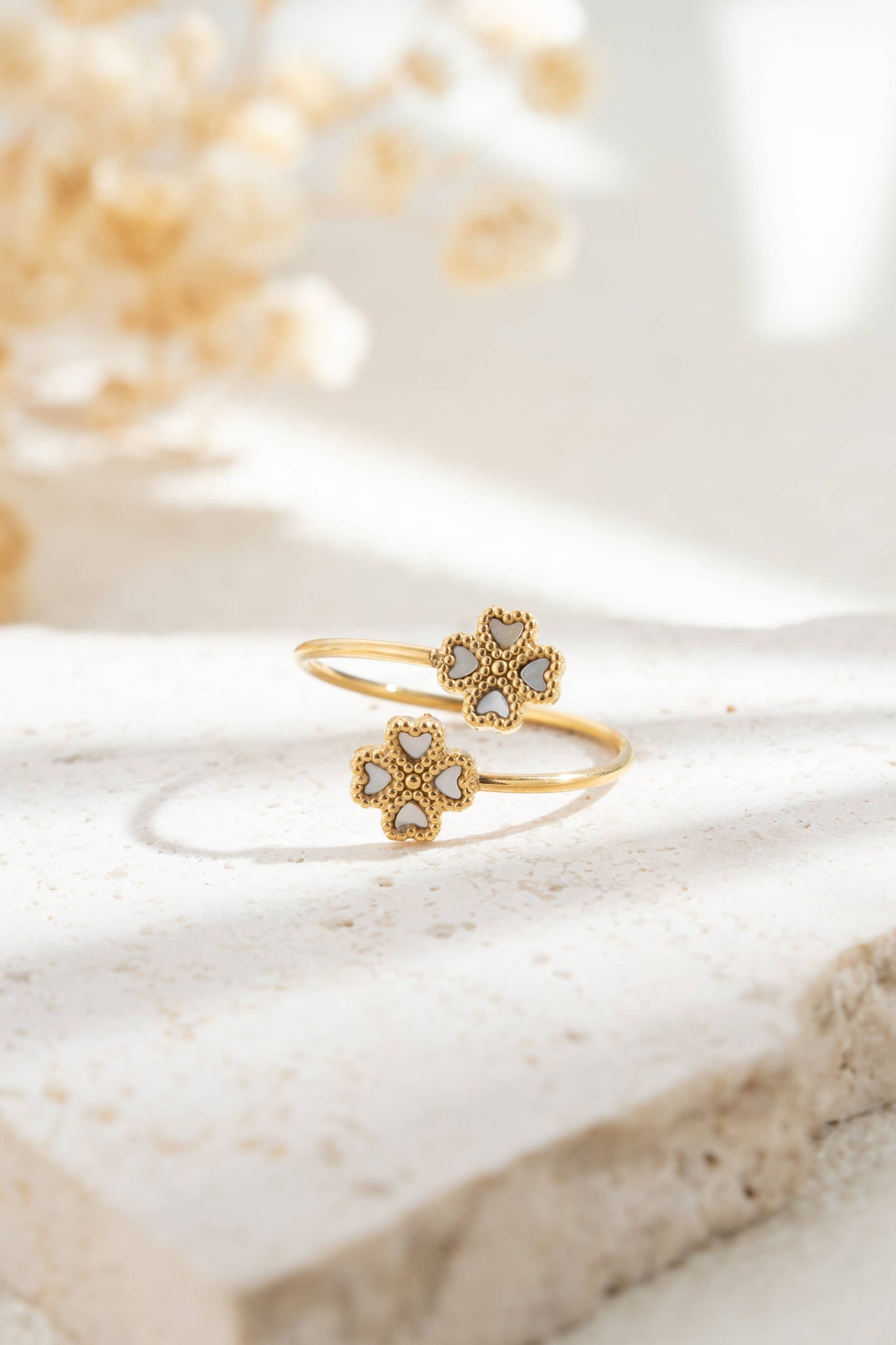 Bague fleurs duo acier doré ajouré élégante