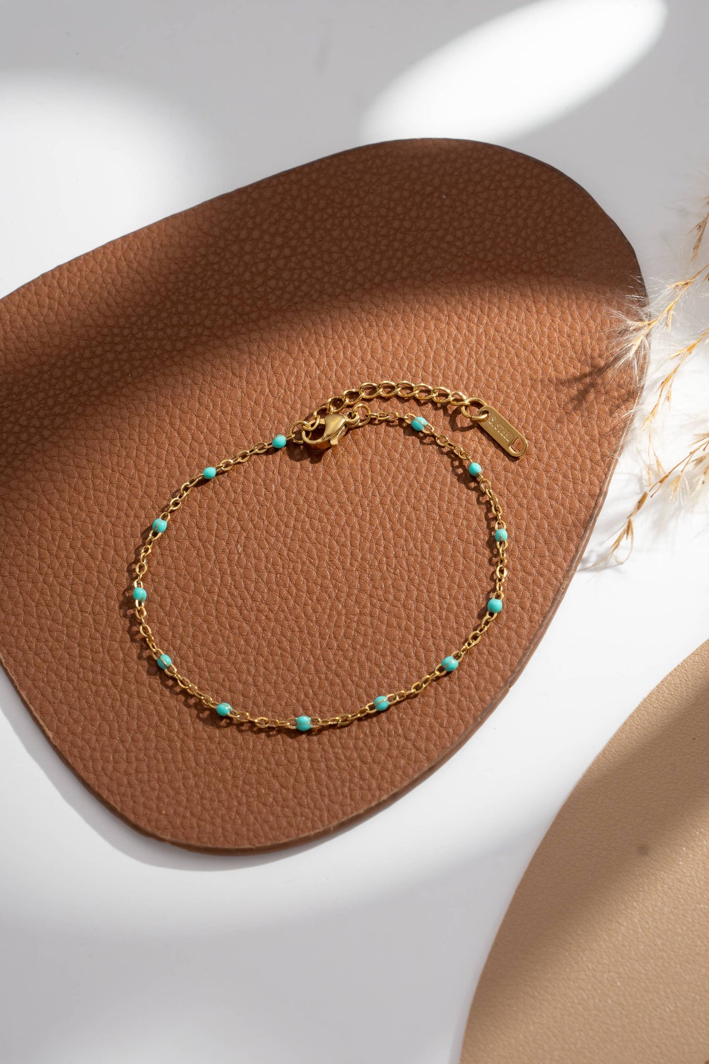 b’Bracelets dorés perles fines colorées femme élégant
