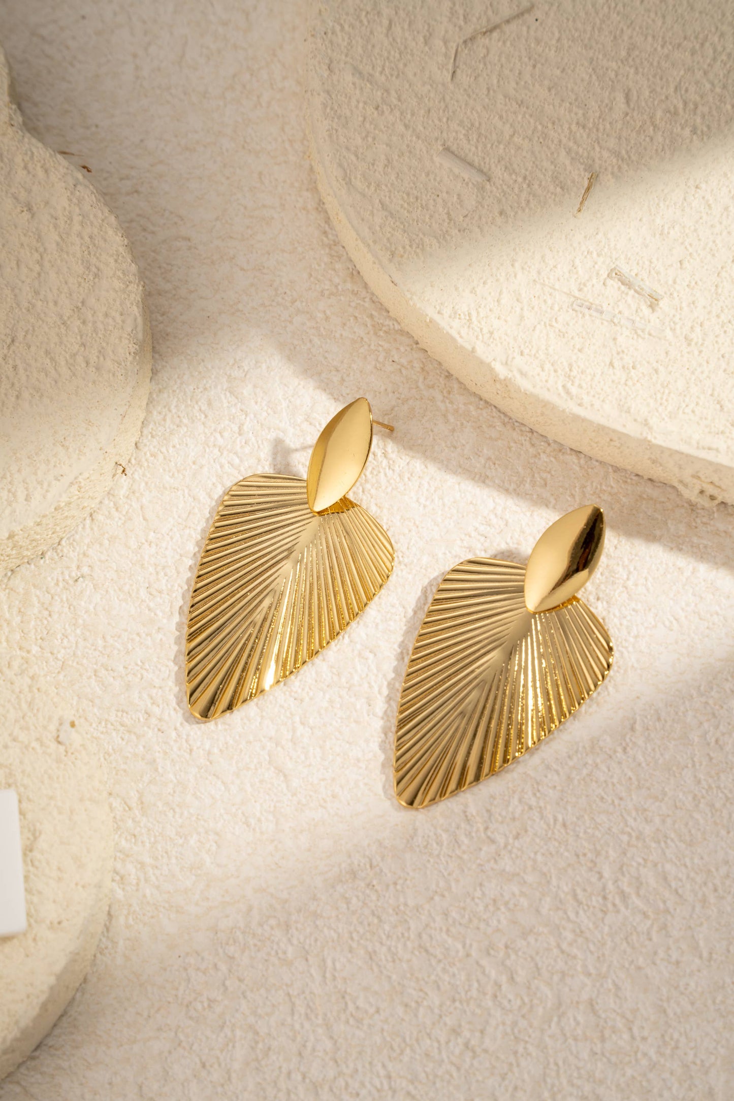 Boucles d’oreilles feuille dorée acier inoxydable style chic