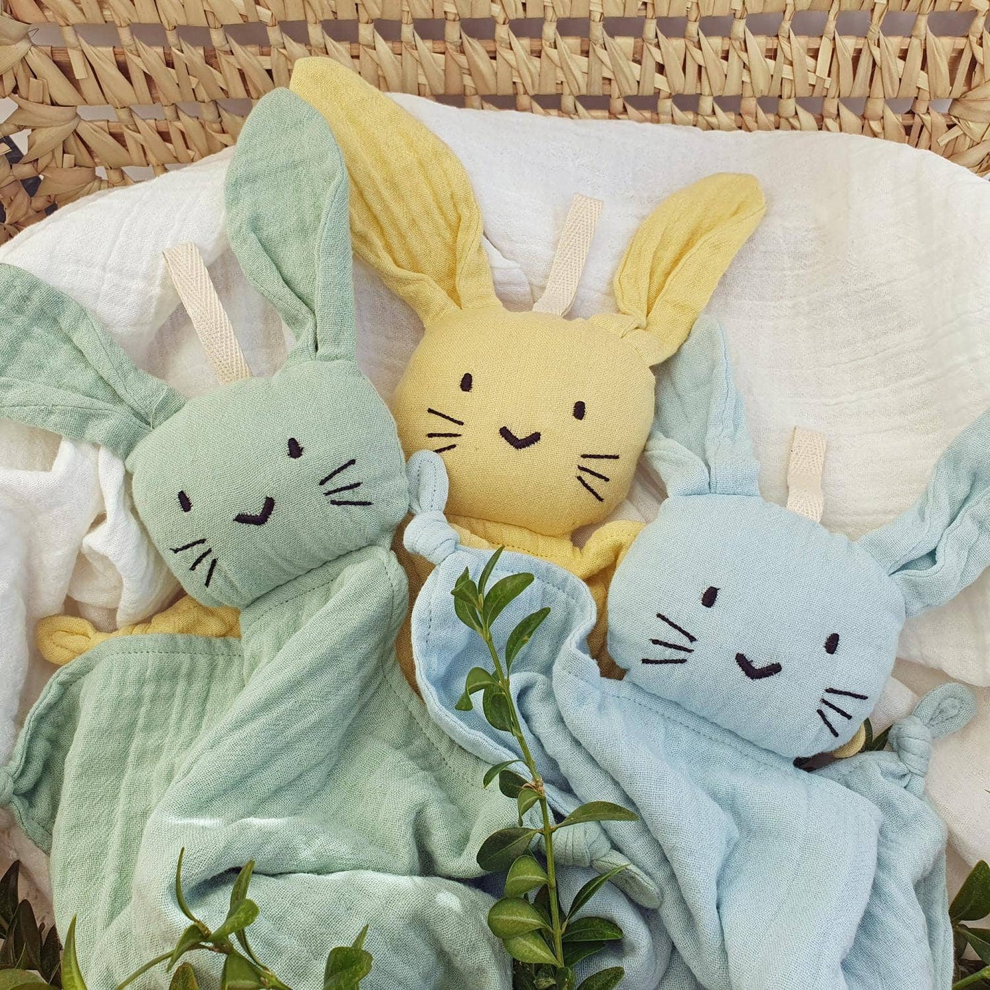 Lapin en peluche biologique bleu glacé