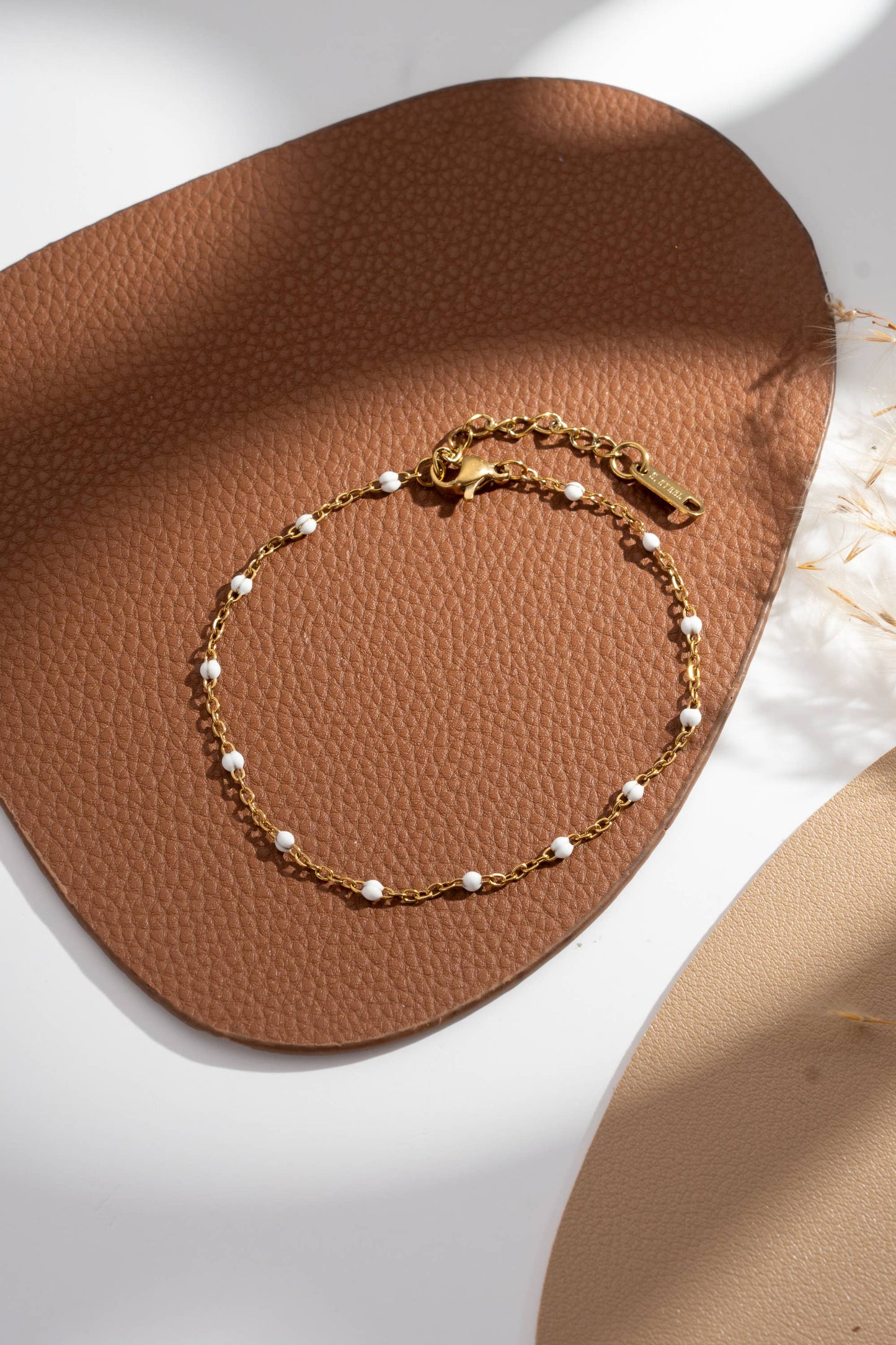b’Bracelets dorés perles fines colorées femme élégant