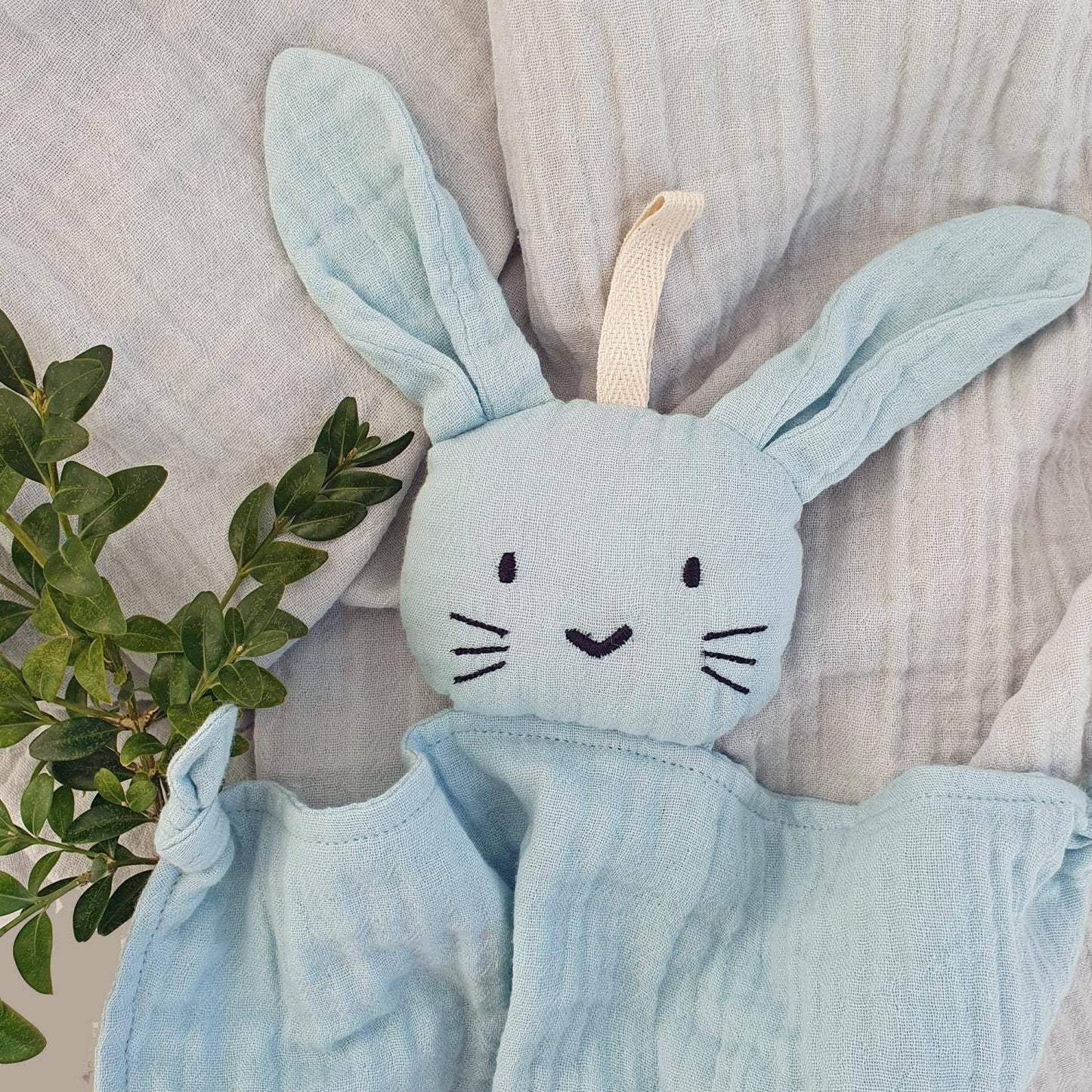 Lapin en peluche biologique bleu glacé