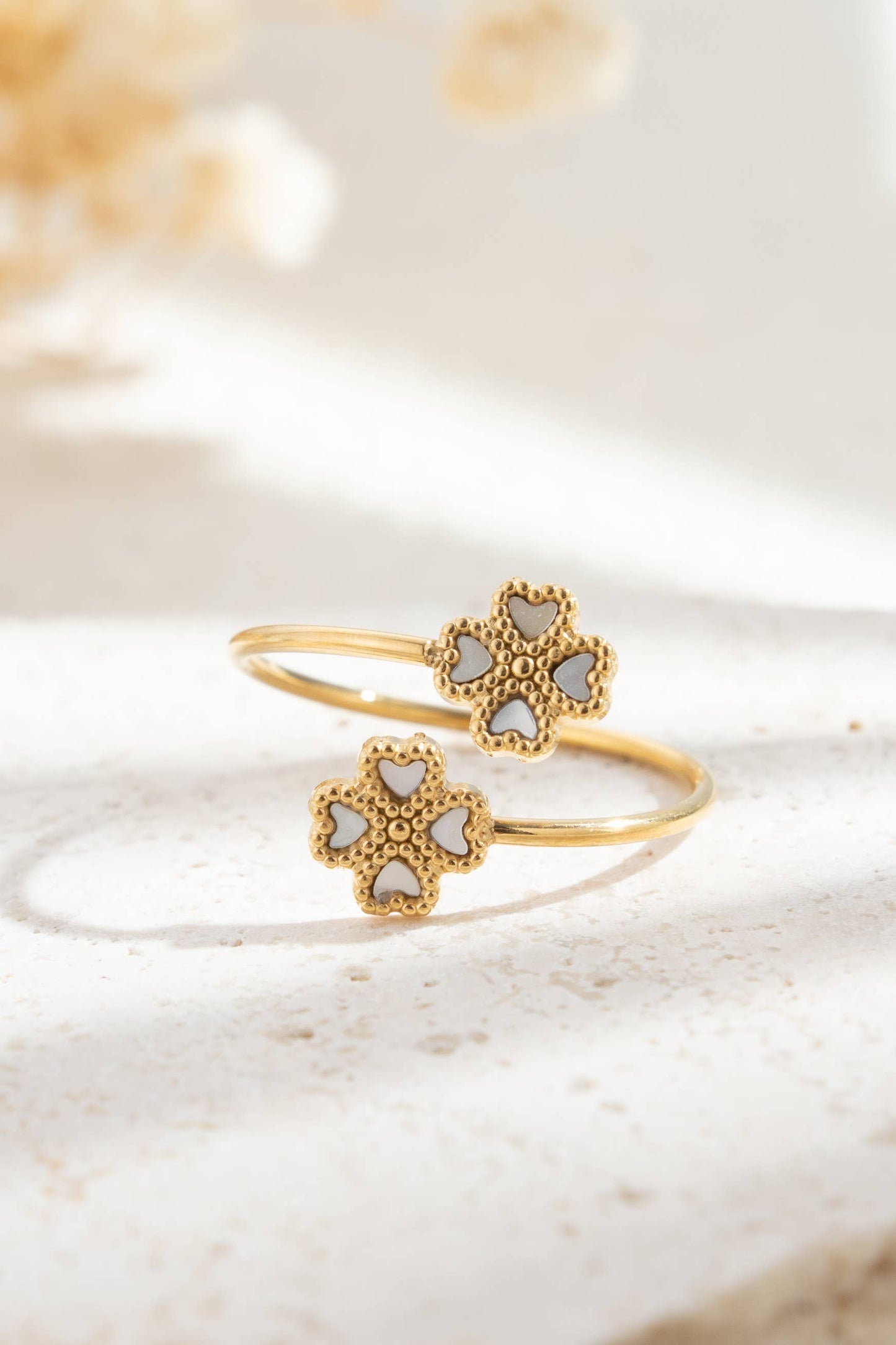 Bague fleurs duo acier doré ajouré élégante