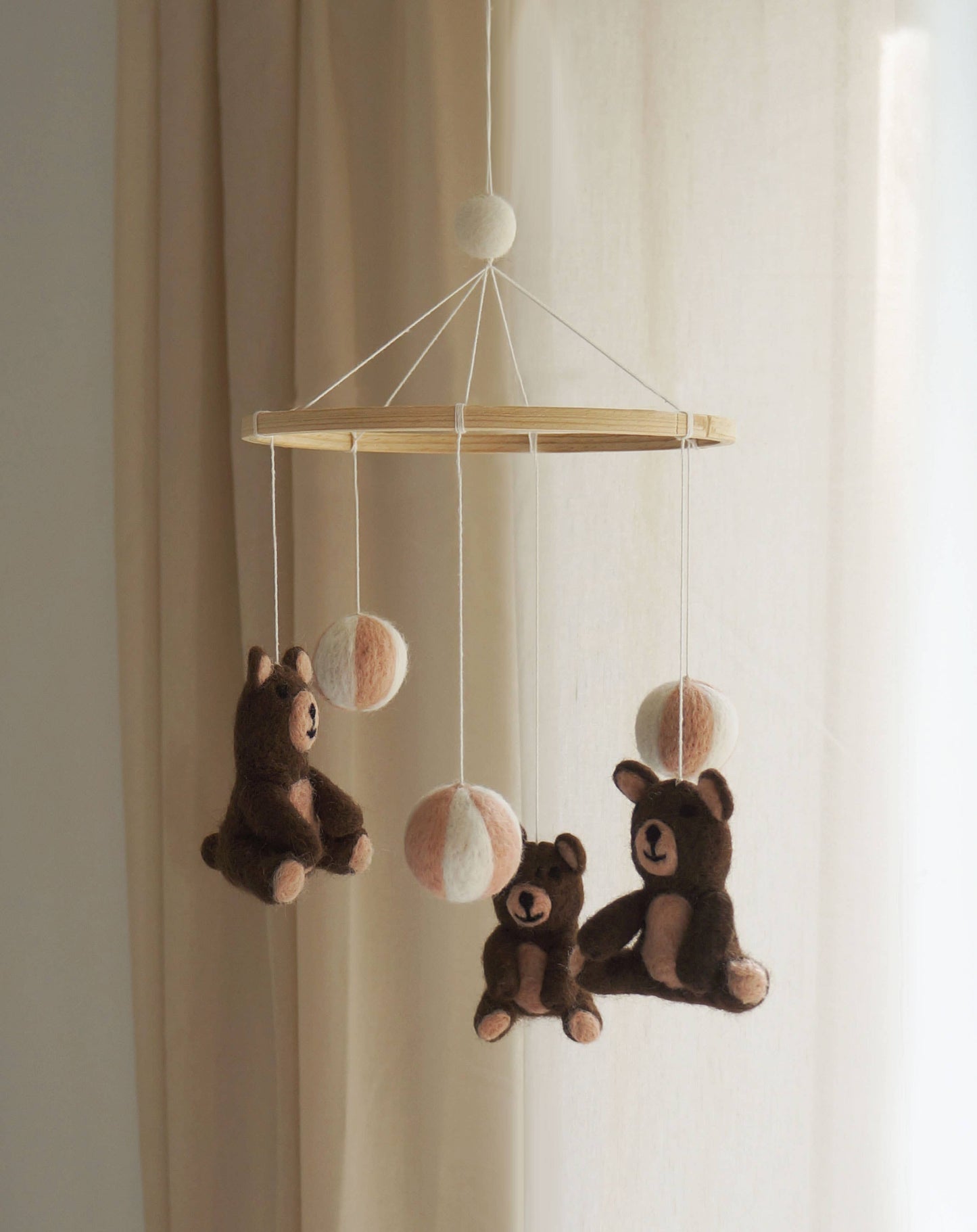 Mobile, ours et balles