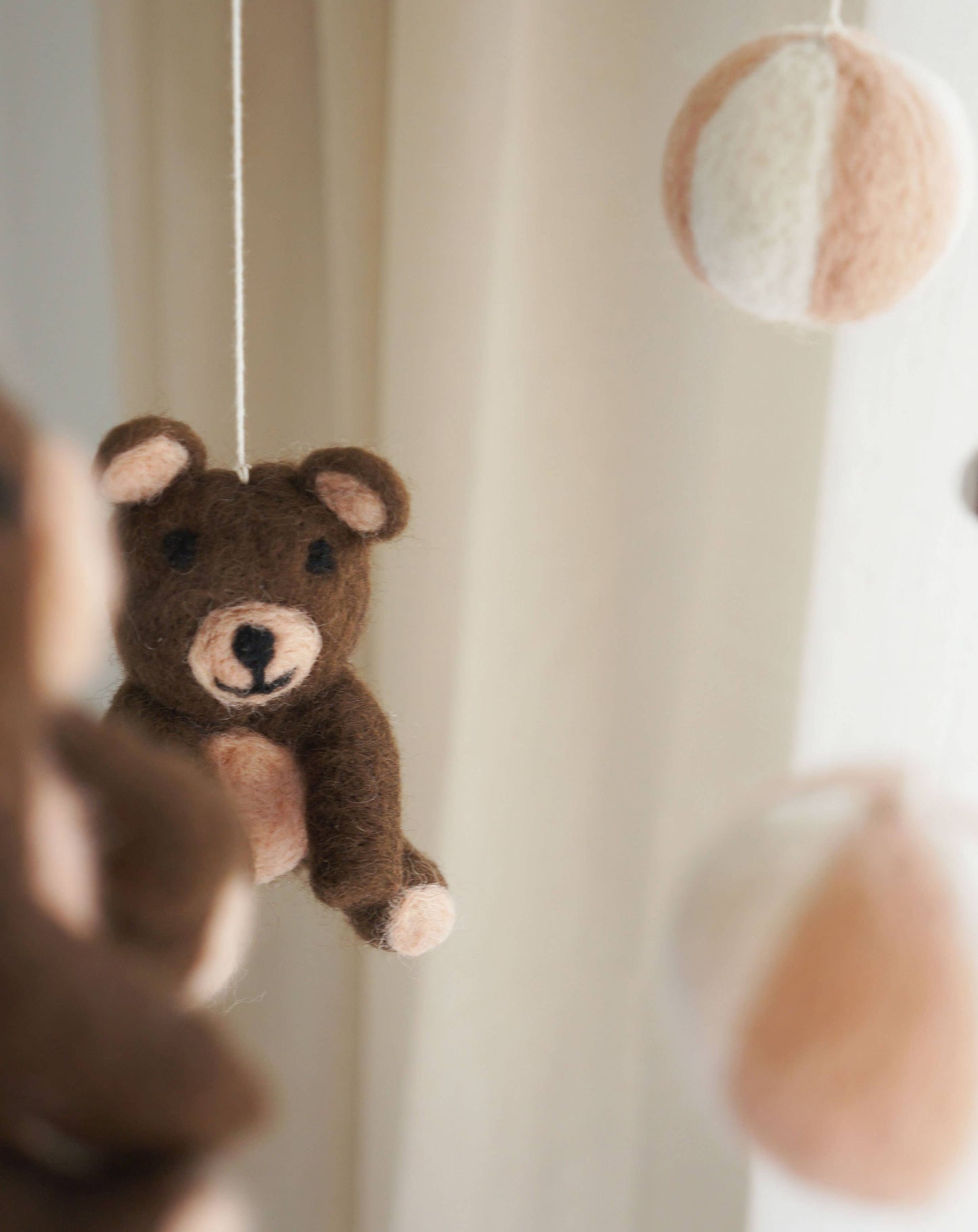 Mobile, ours et balles