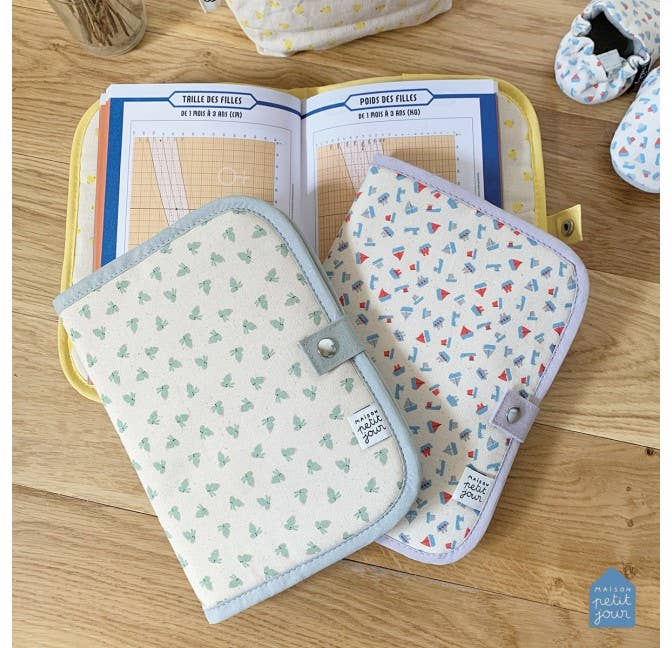 PU628P PROTÈGE CARNET DE SANTÉ LES POUSSINS