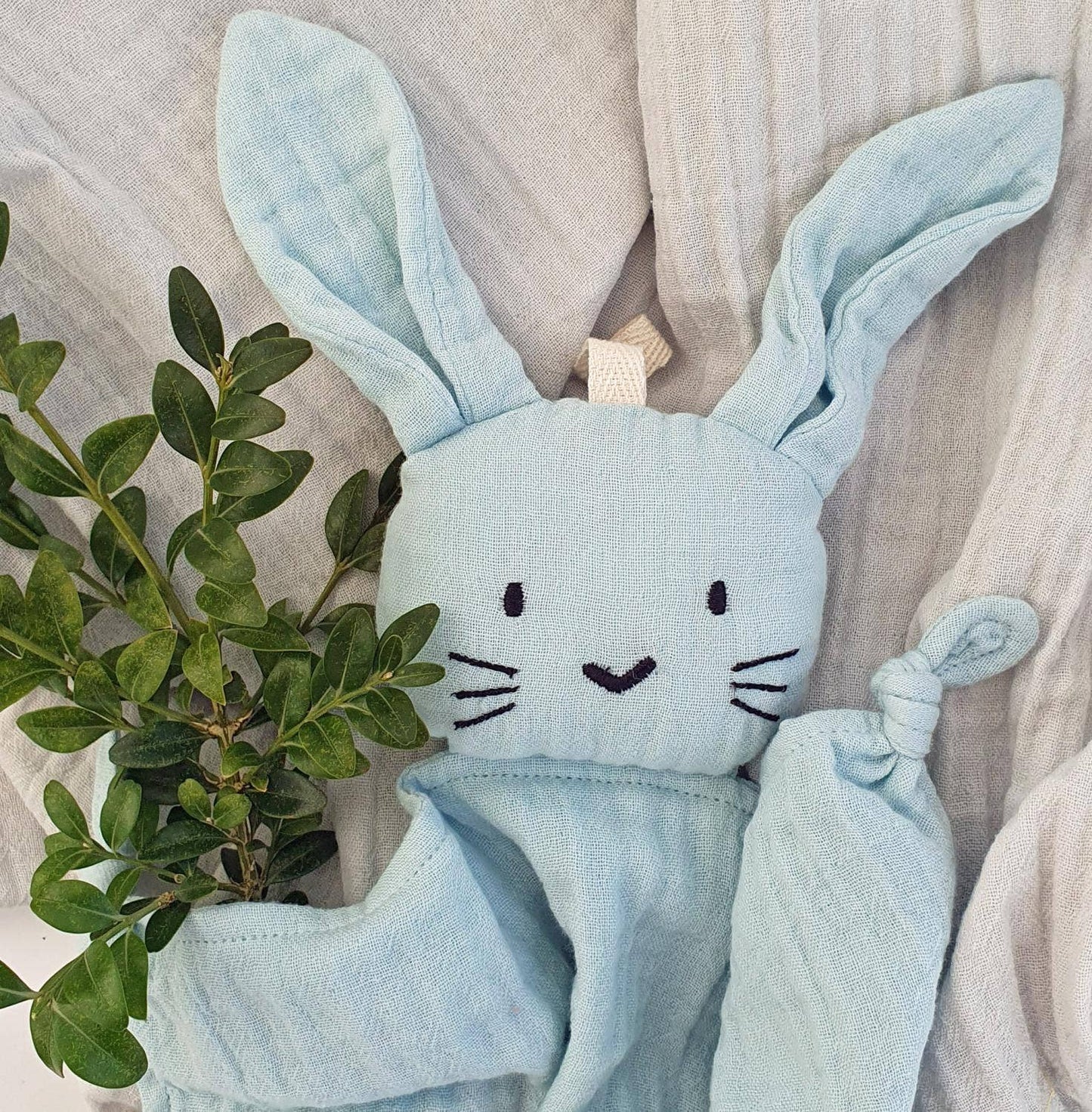 Lapin en peluche biologique bleu glacé