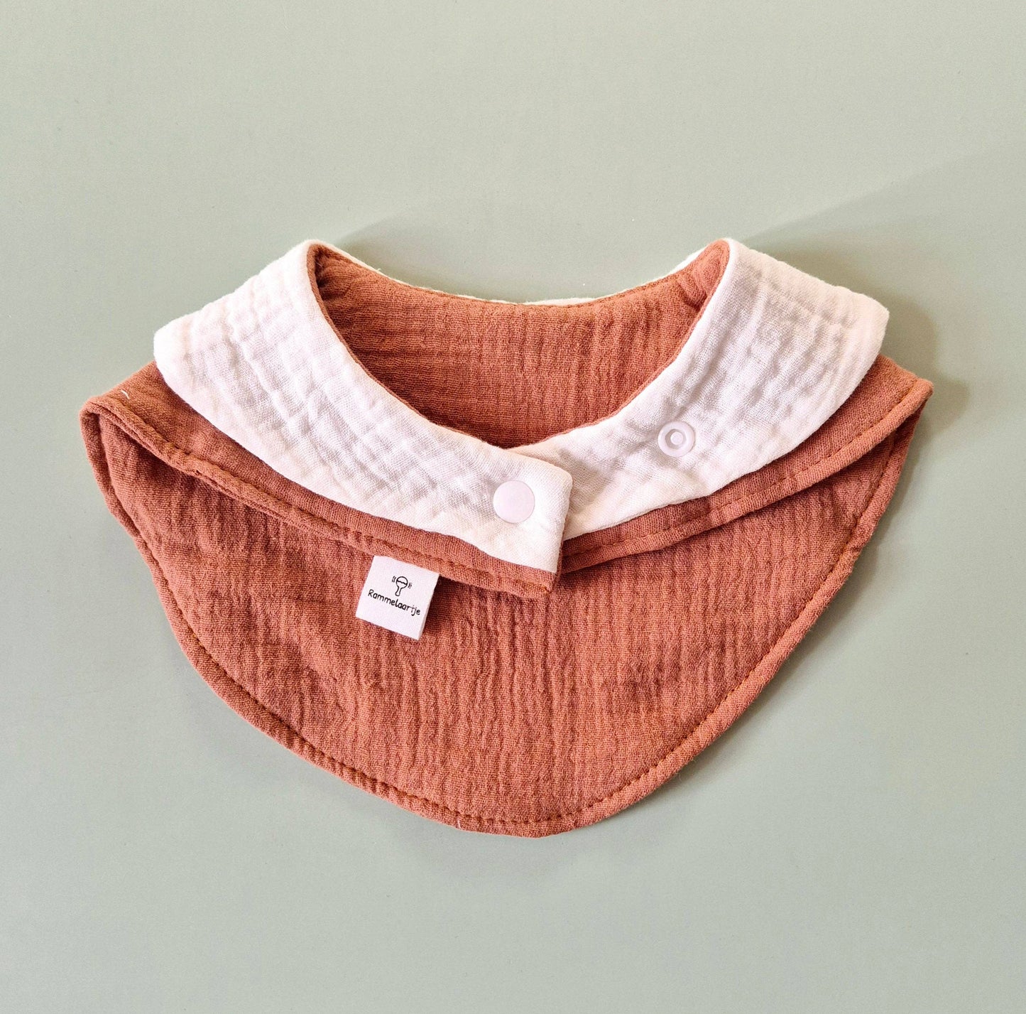 Bavoir en gaze 3 couches avec col mignon - Terracotta